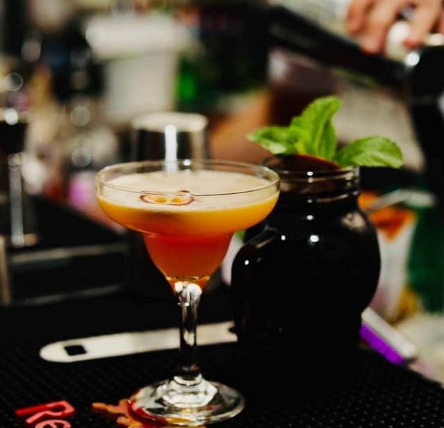 Otto.dieci bar