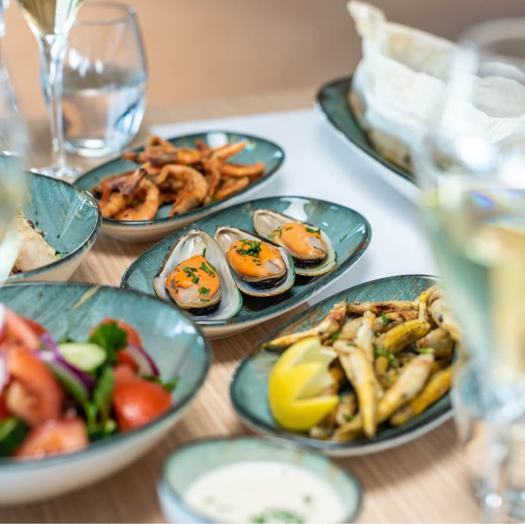 AHINOS Seafood & Sushi